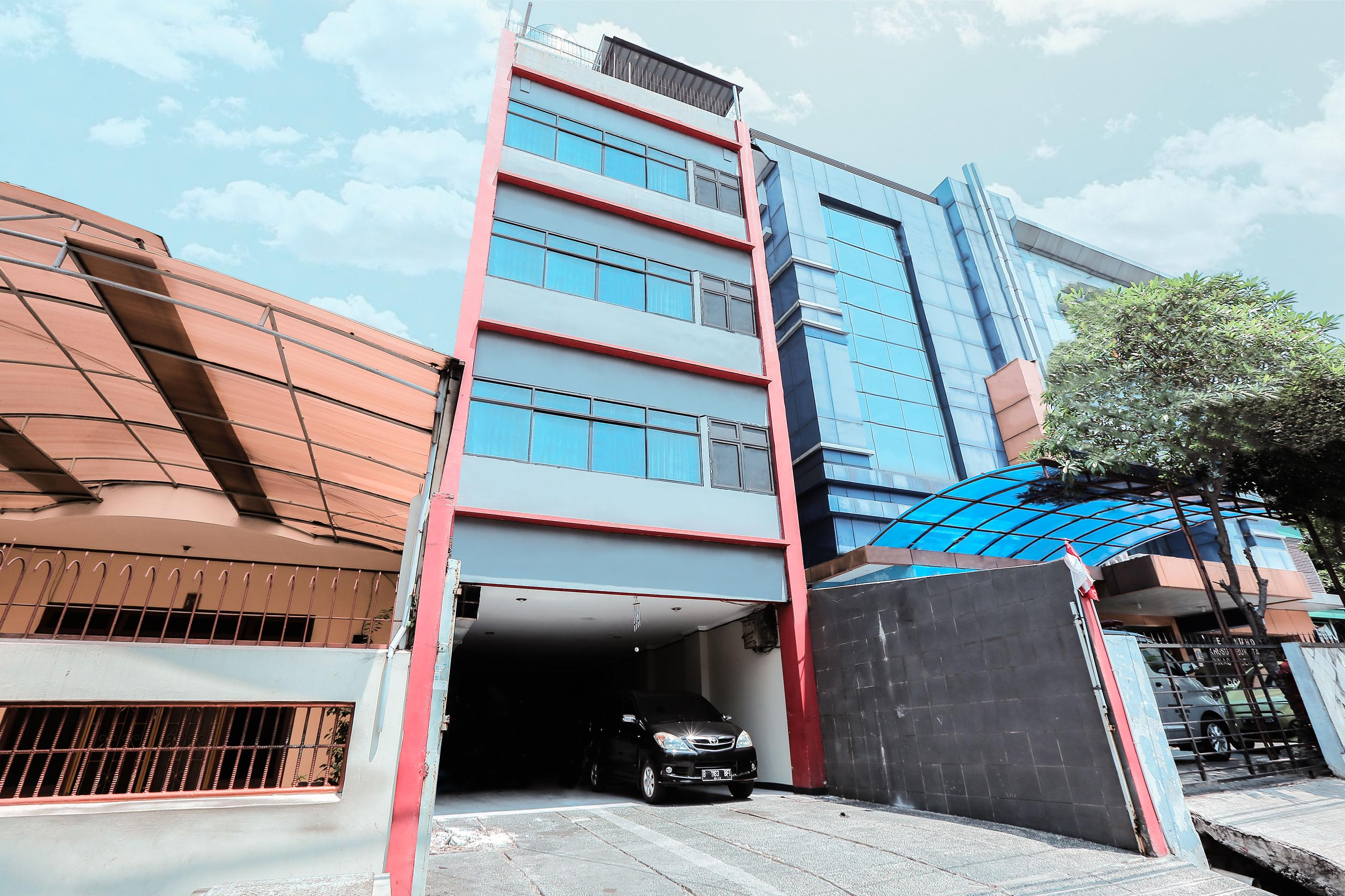 Oyo 117 Blueberry Homestay Jakarta Exterior photo
