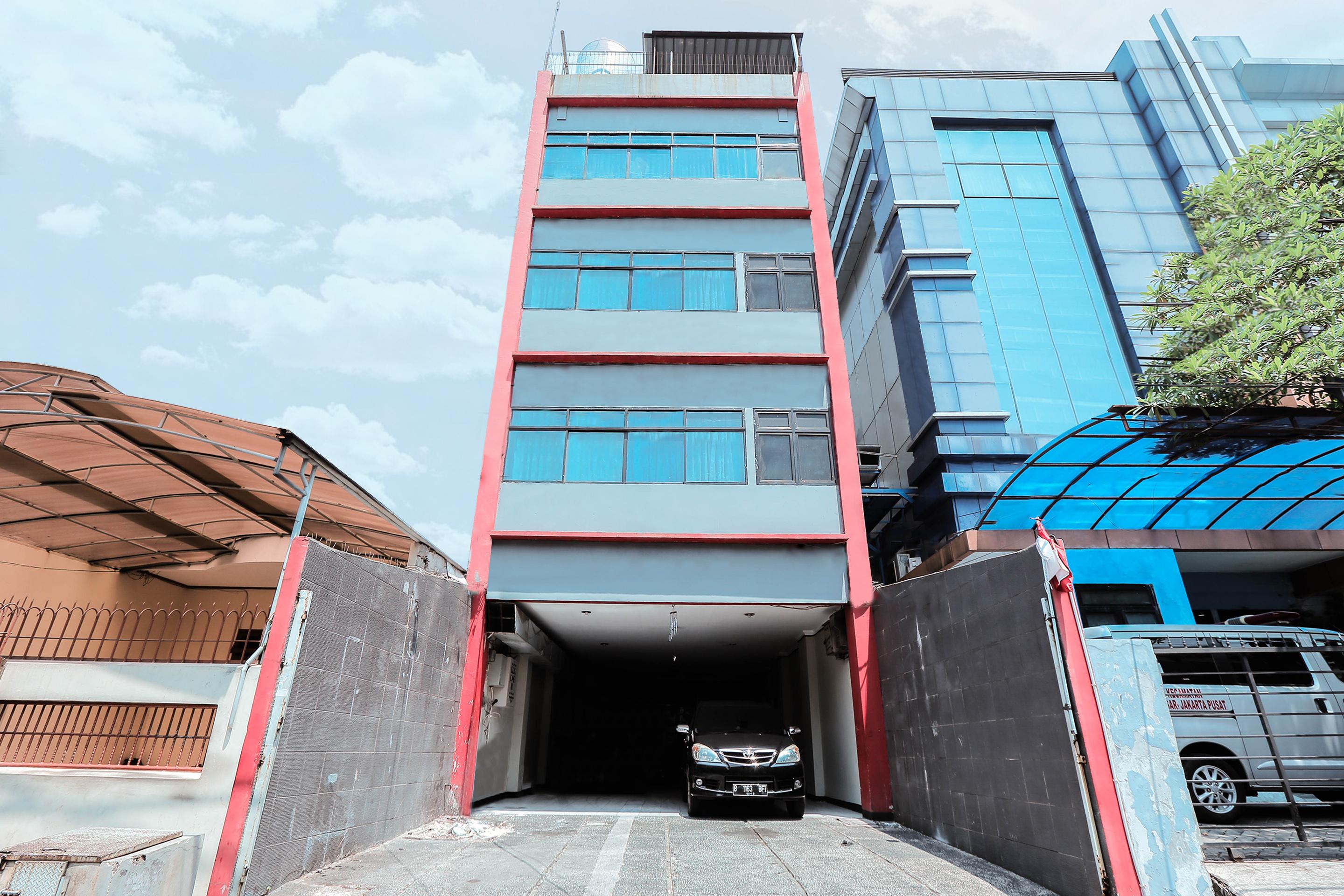 Oyo 117 Blueberry Homestay Jakarta Exterior photo