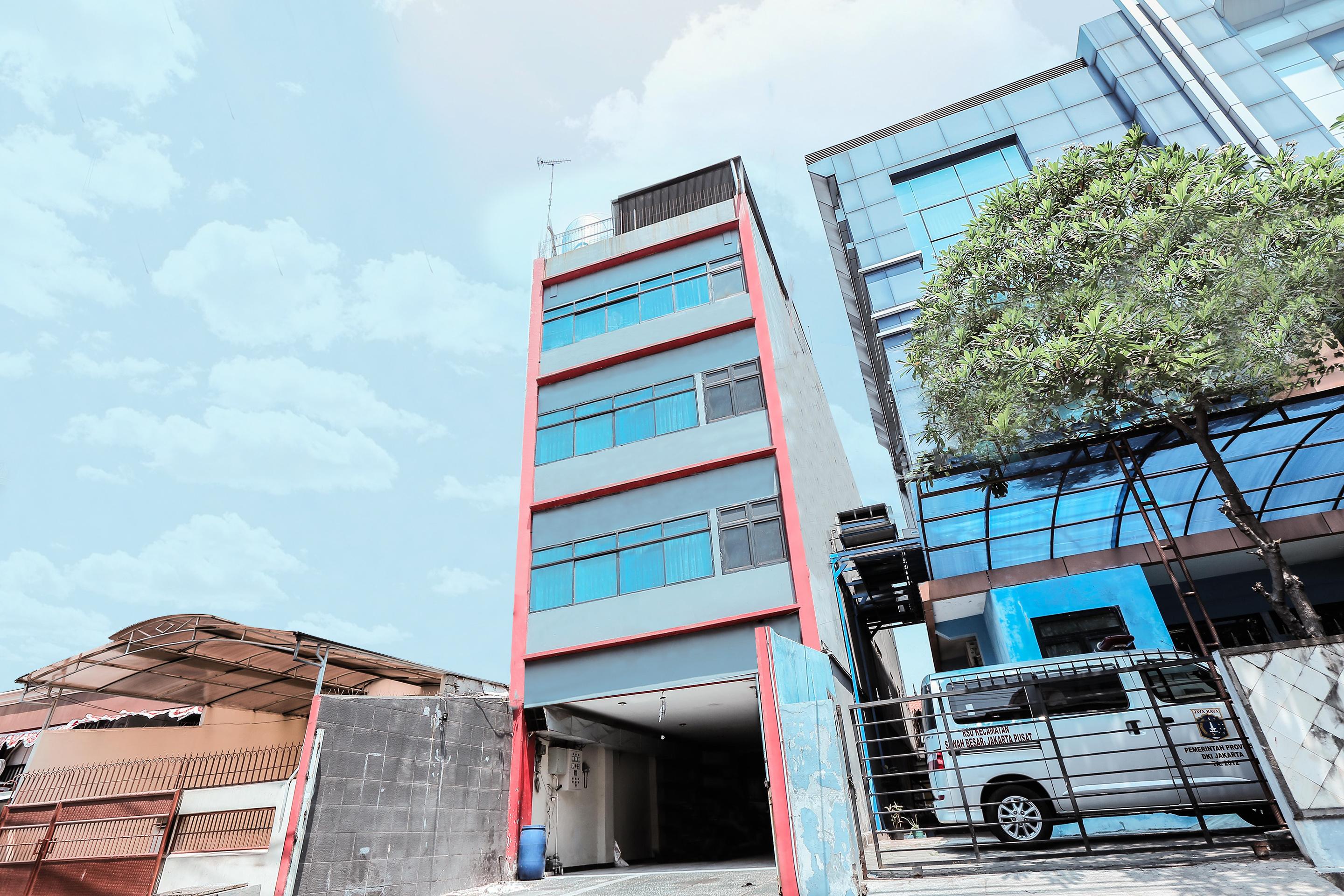 Oyo 117 Blueberry Homestay Jakarta Exterior photo