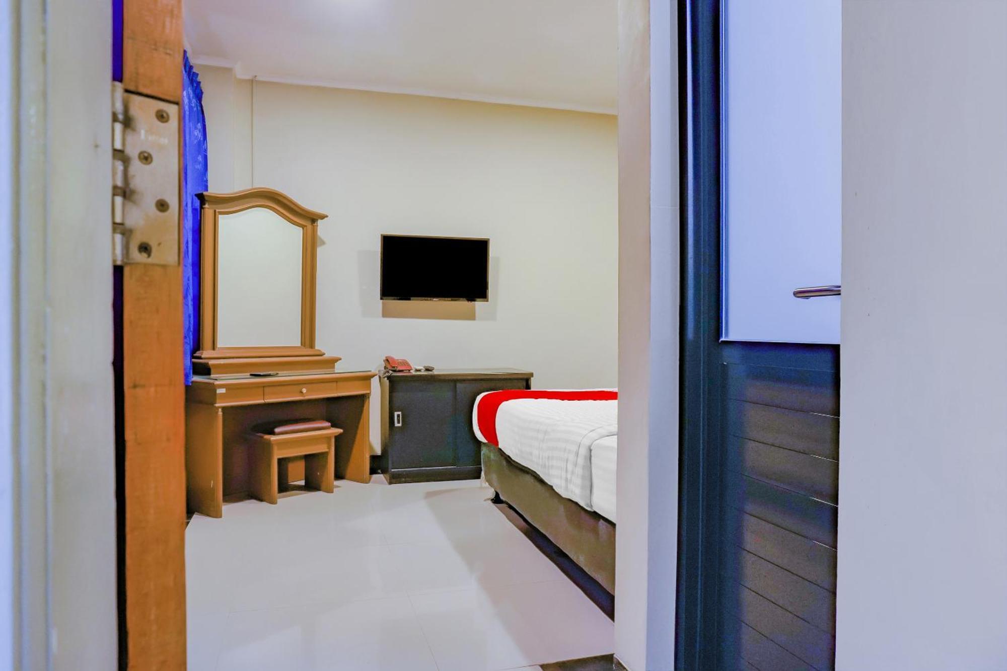 Oyo 117 Blueberry Homestay Jakarta Exterior photo
