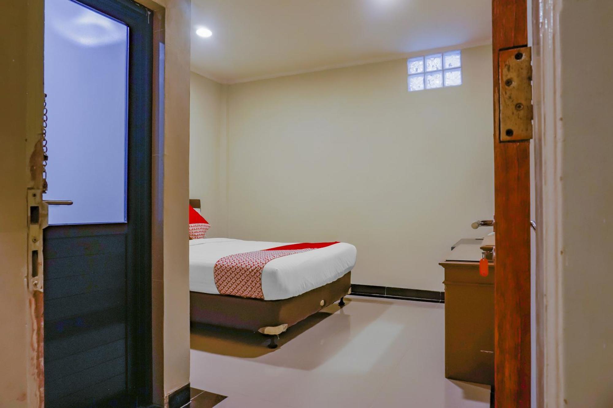 Oyo 117 Blueberry Homestay Jakarta Exterior photo