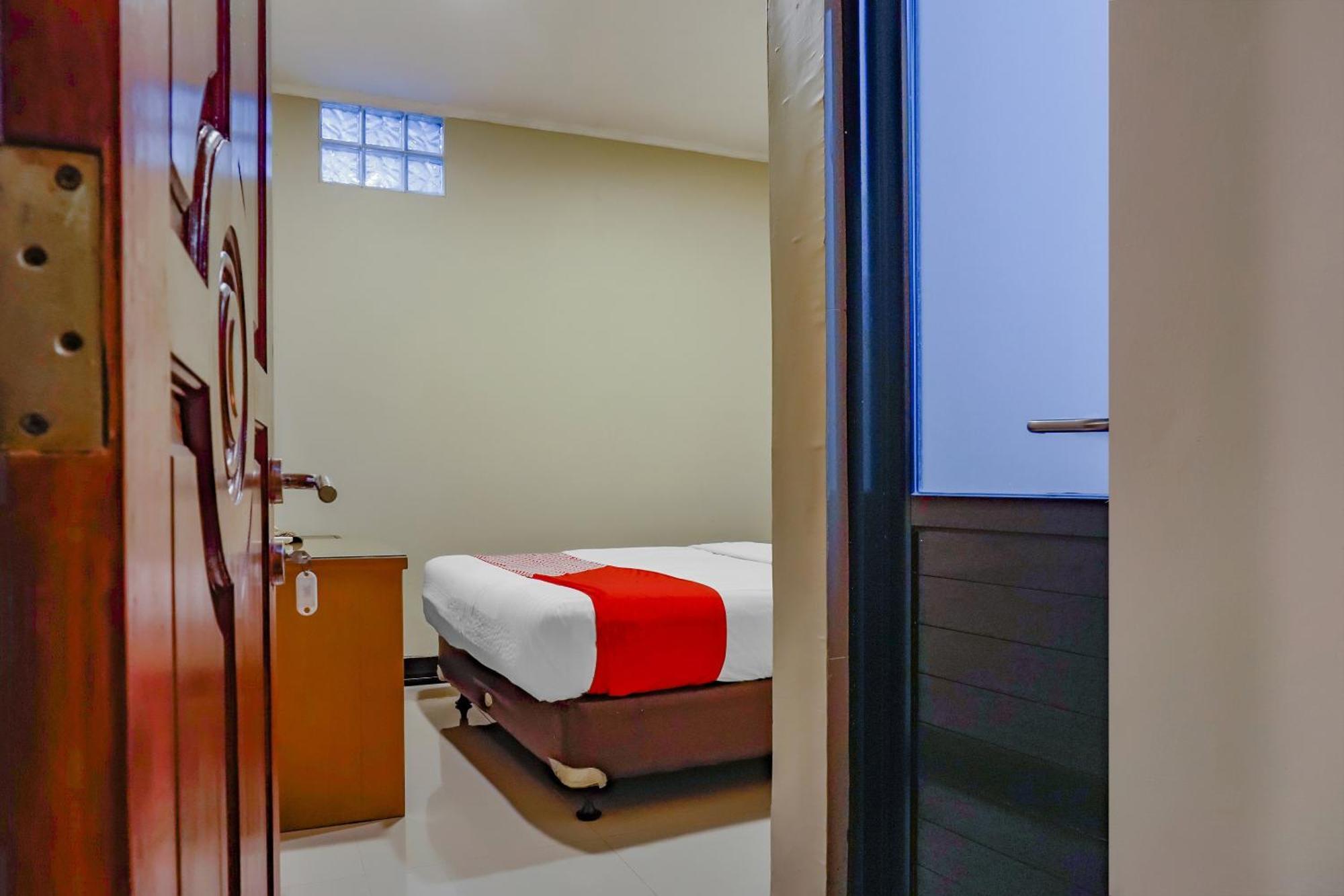 Oyo 117 Blueberry Homestay Jakarta Exterior photo