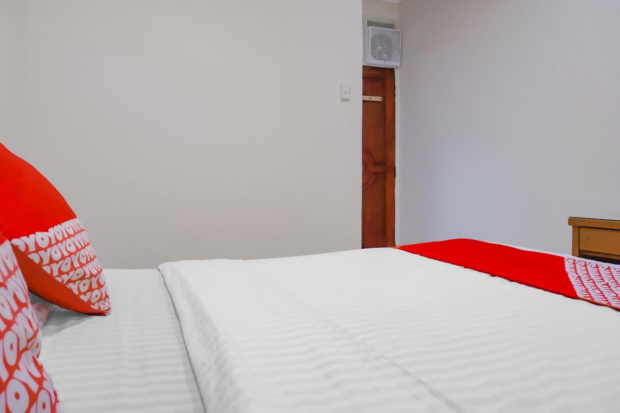 Oyo 117 Blueberry Homestay Jakarta Exterior photo