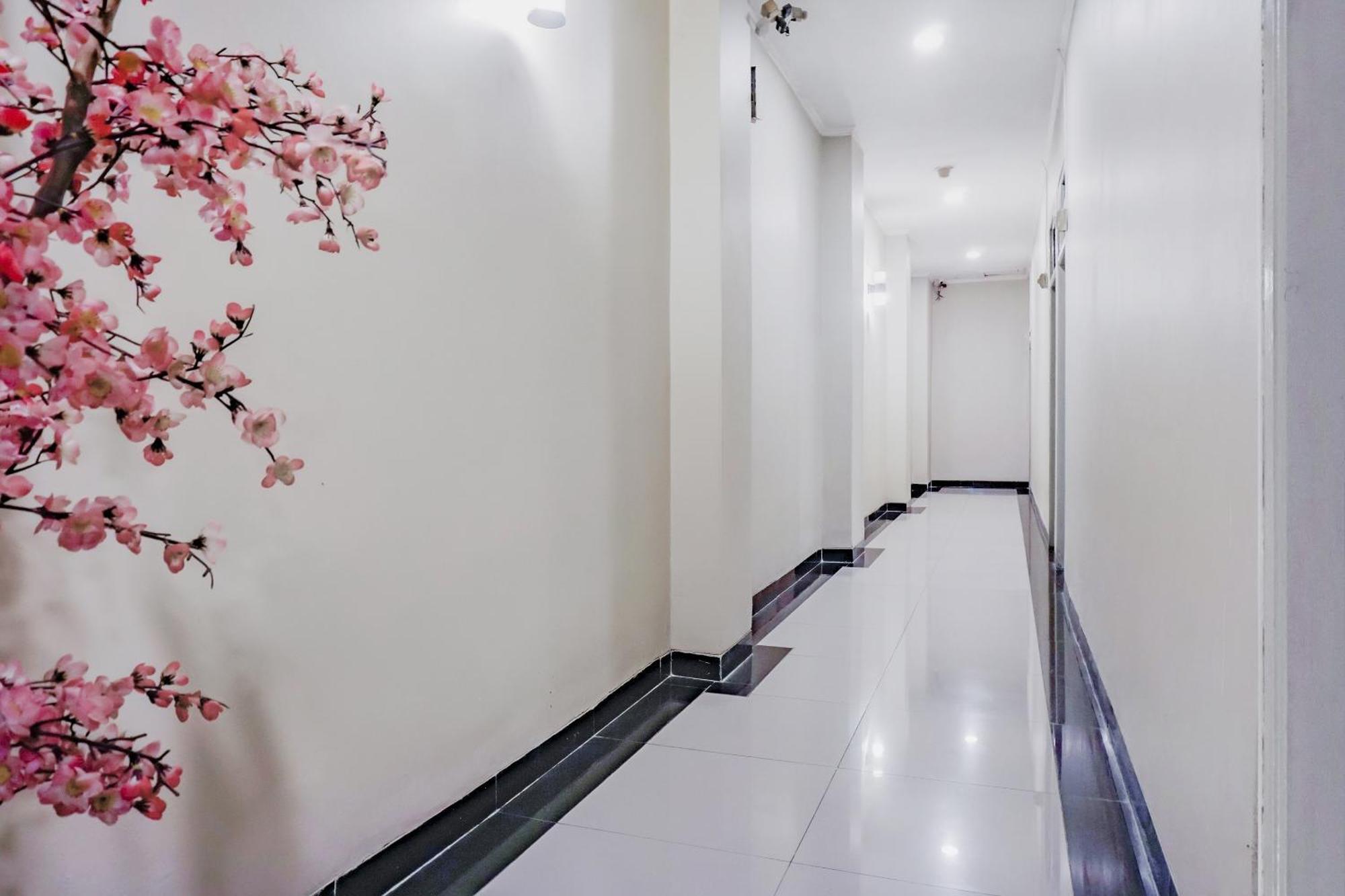 Oyo 117 Blueberry Homestay Jakarta Exterior photo